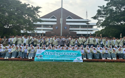 Study Preneur 2023: SMA IT IQRA' Kota Bengkulu Kunjungi Kampus Bersejarah IPB dan UNPAD