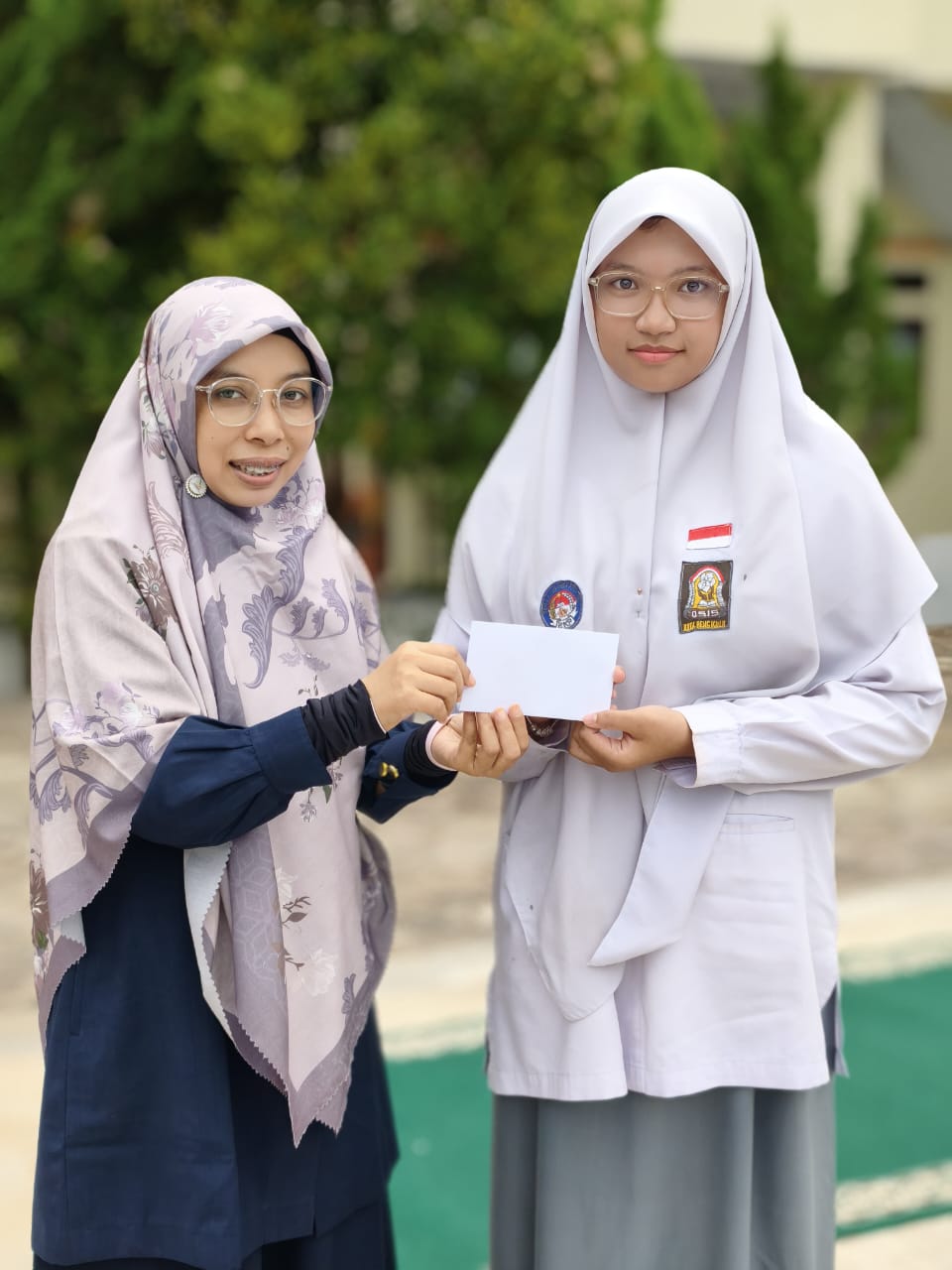 Siswi SMA IT IQRA Bengkulu